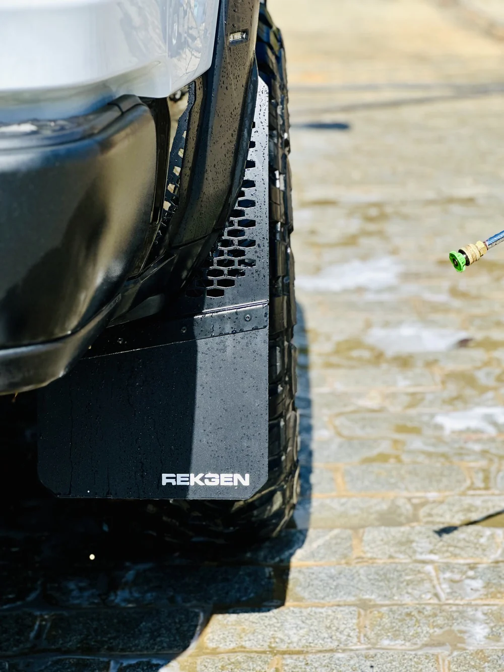 REK-mesh Baja Universal Offset Mud Flaps- 1 Set = 2 Flaps - Image 3