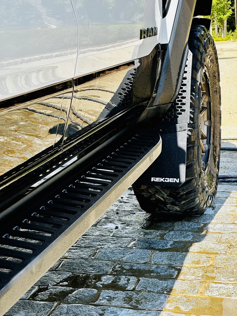 REK-mesh Baja Universal Offset Mud Flaps- 1 Set = 2 Flaps - Image 5