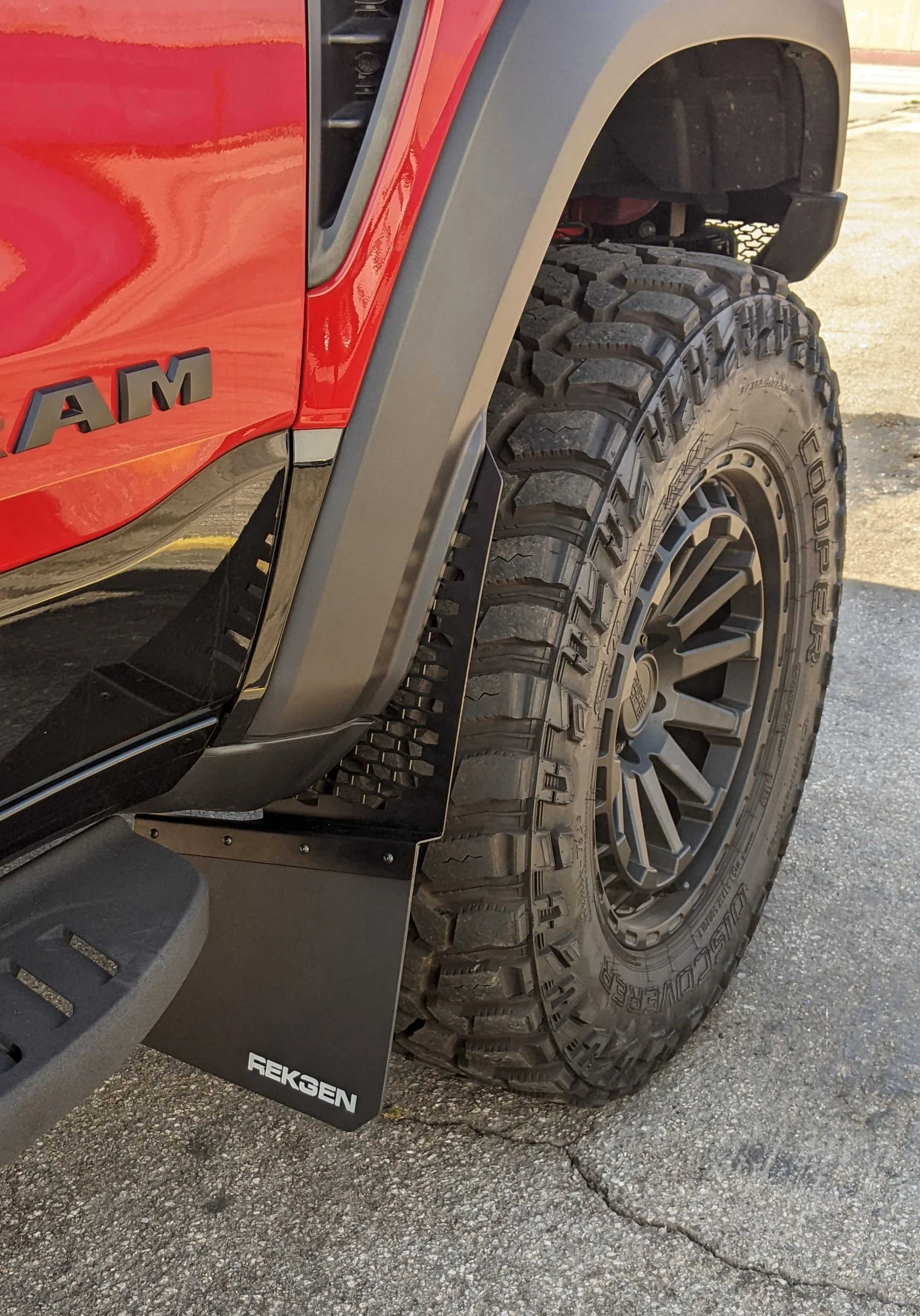 REK-mesh Baja Universal Offset Mud Flaps- 1 Set = 2 Flaps - Image 8