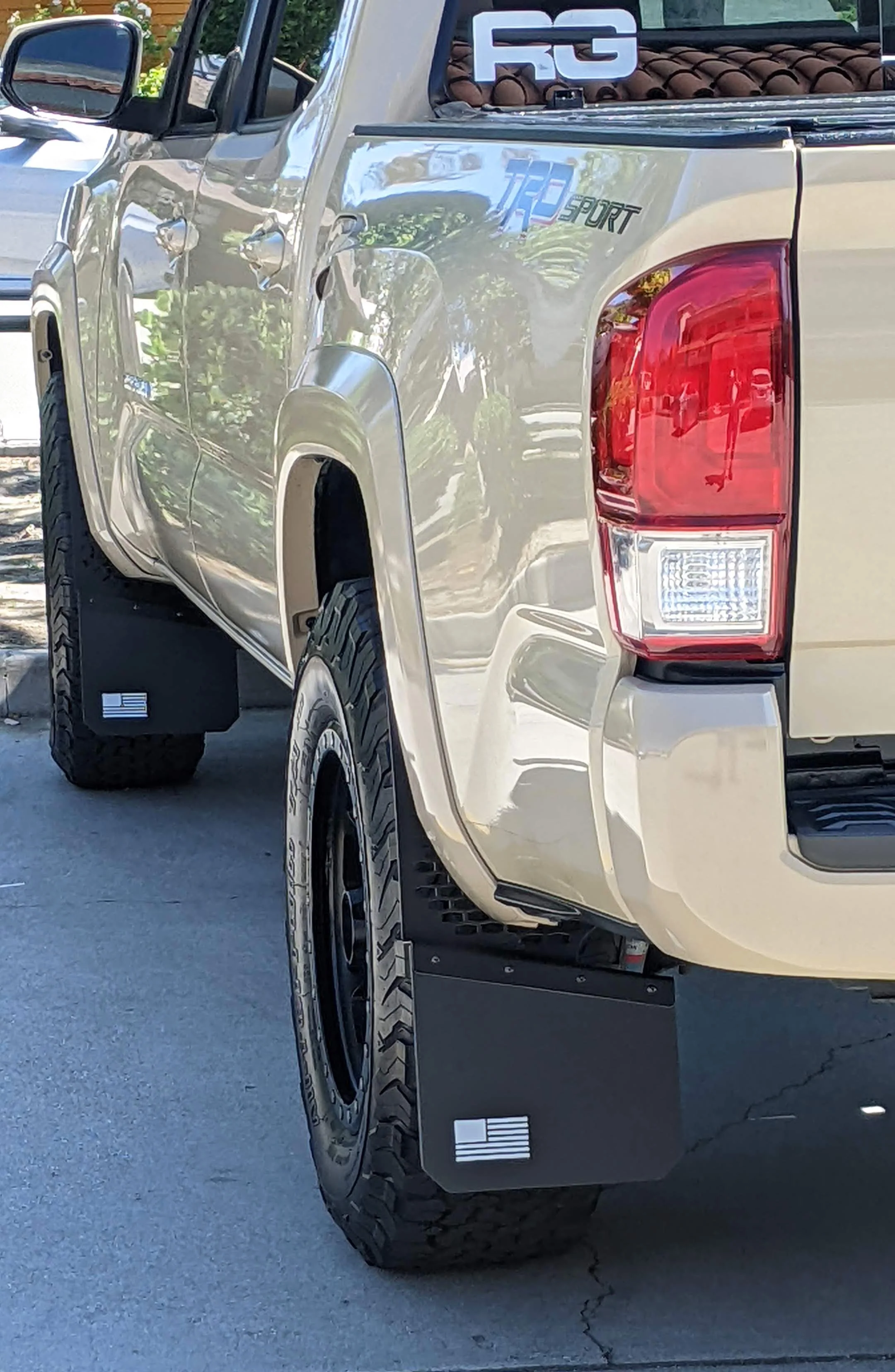 REK-mesh Baja Universal Offset Mud Flaps- 1 Set = 2 Flaps - Image 9